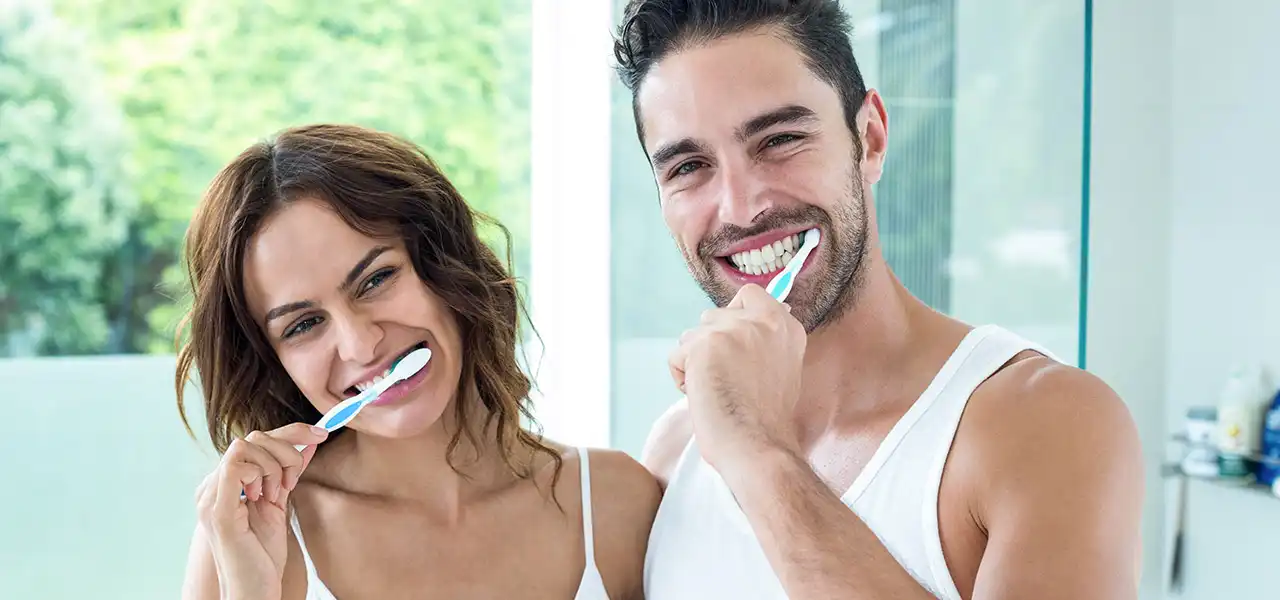 Natürliche Zahnpflege - gesund beginnt im Mund Natürliche Zahnpflege mit Zeolith-Zahncreme