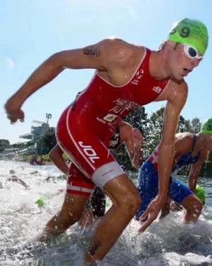 Jonas Hauser, triathlete, uses PANACEO SPORT PURE for endurance training and recovery