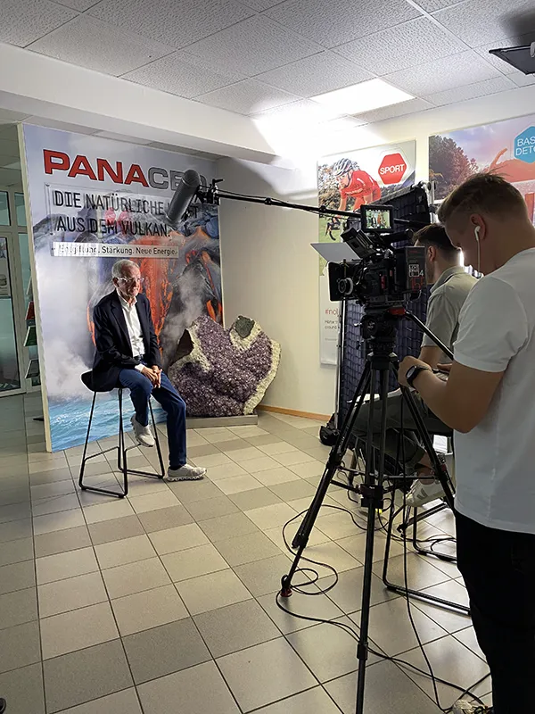 Jakob Hraschan im Making-Of Image-Video von PANACEO Jakob Hraschan im Making-Of Image-Video von PANACEO