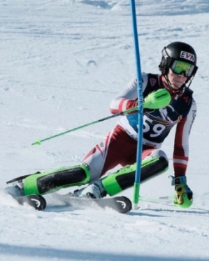 Dominic Berger, alpine skiing athlete, uses PANACEO SPORT PURE for training and recovery in alpine skiing
